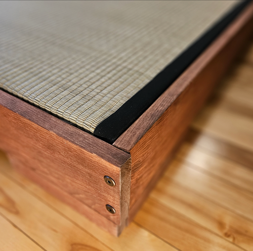 Nagano Tatami platform bed frame -  closeup corner view